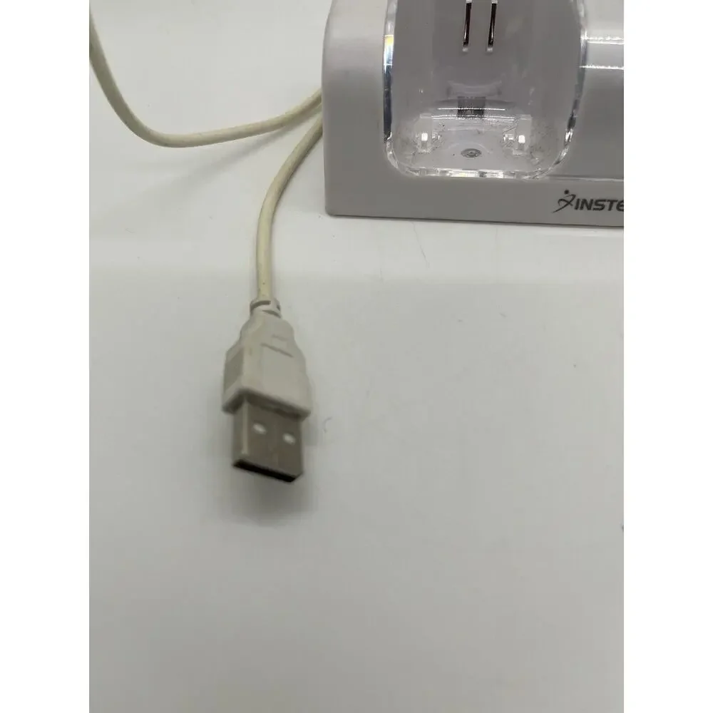Insten Wii Remote Dual Charging Station With Batteries